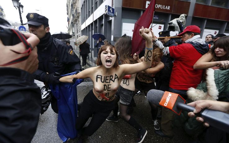 Risultati immagini per (2013)Femen in Spagna contro le restrizioni sull'aborto