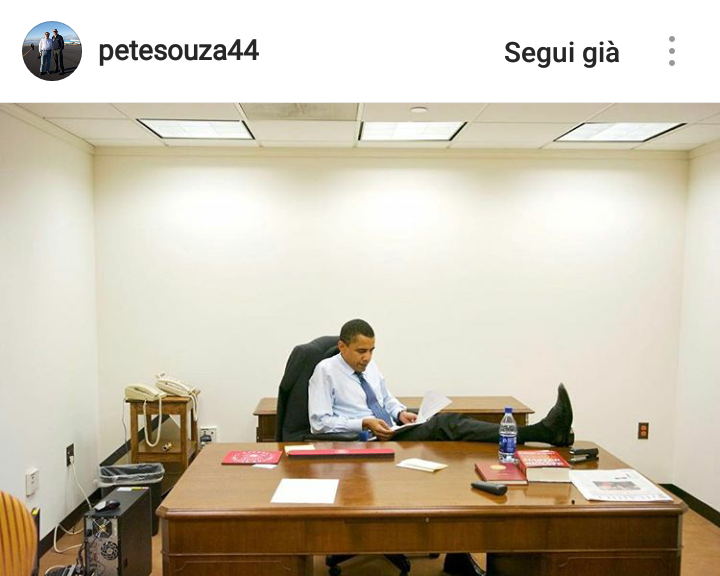12 anni fa Pete Souza fotografò per il Chicago Tribune un giovane Barack Obama nel suo "studio senza finestre", era appena diventato senatore.
