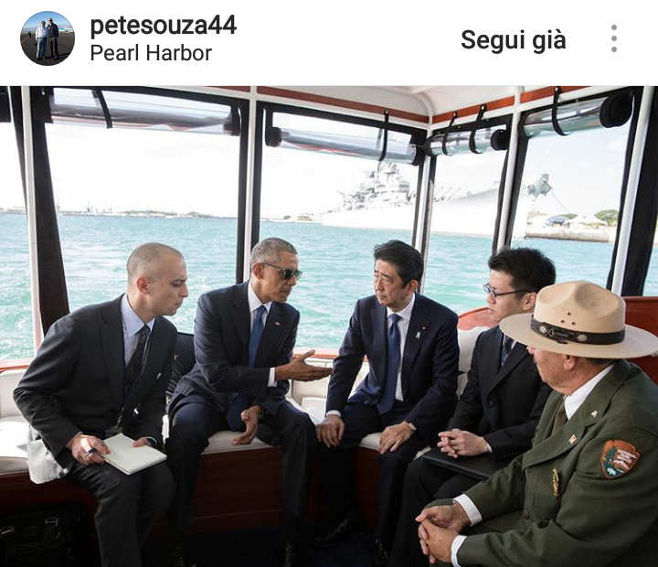 Obama con il Primo Ministro giapponese Abe e gli interpreti.