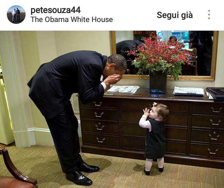 Obama gioca con la figlia di un membro dello staff della Casa Bianca.