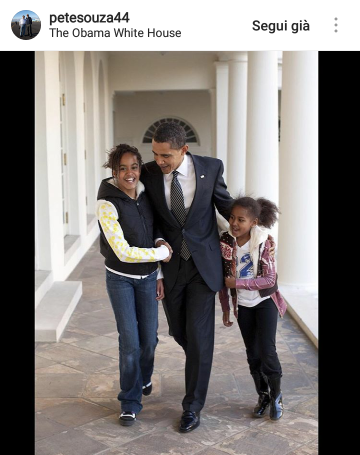 Le due figlie di Obama al rientro da scuola. Souza dice che Obama è stato un padre esemplare per le due figlie.