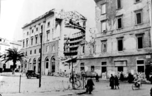 Il Teatro Rossini a Livorno dopo i bombardamenti